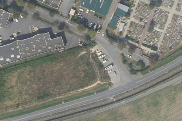 Parking et bois du cimetière