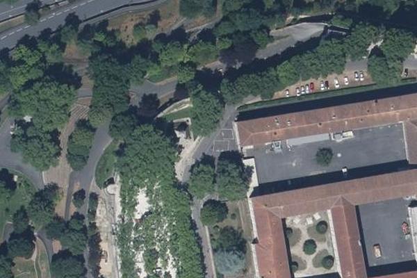 Parking lycée Balzac, coin nature à Angoulême