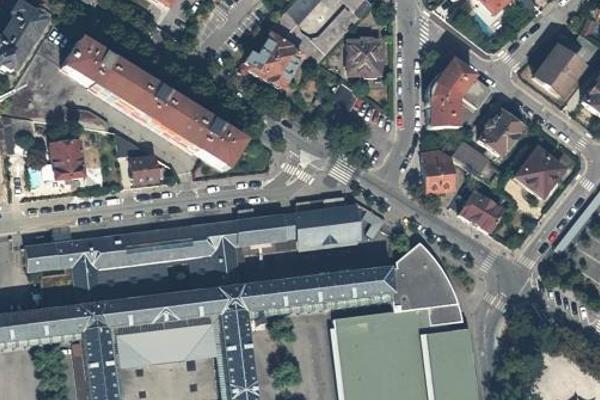 WC derrière le lycée Berthollet