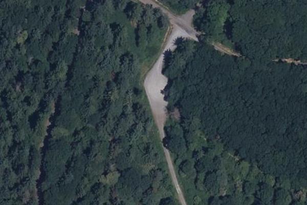 Parking bois du commendeur dans la forêt, jardin / parc