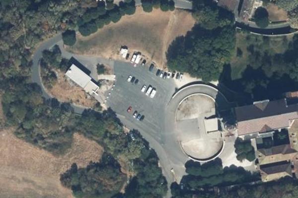 Basilique de la Visitation, parking
