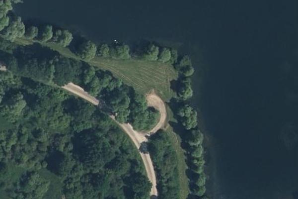 Bord des étangs, parking